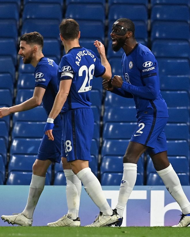 德州扑克“位置与范围”： 深度解析不同位置的起手牌强度建议。（德州扑克位置与范围详解：各位置起手牌强度与选择建议）