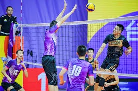 17岁中国少年在美高中拍运动,还清器材贷款